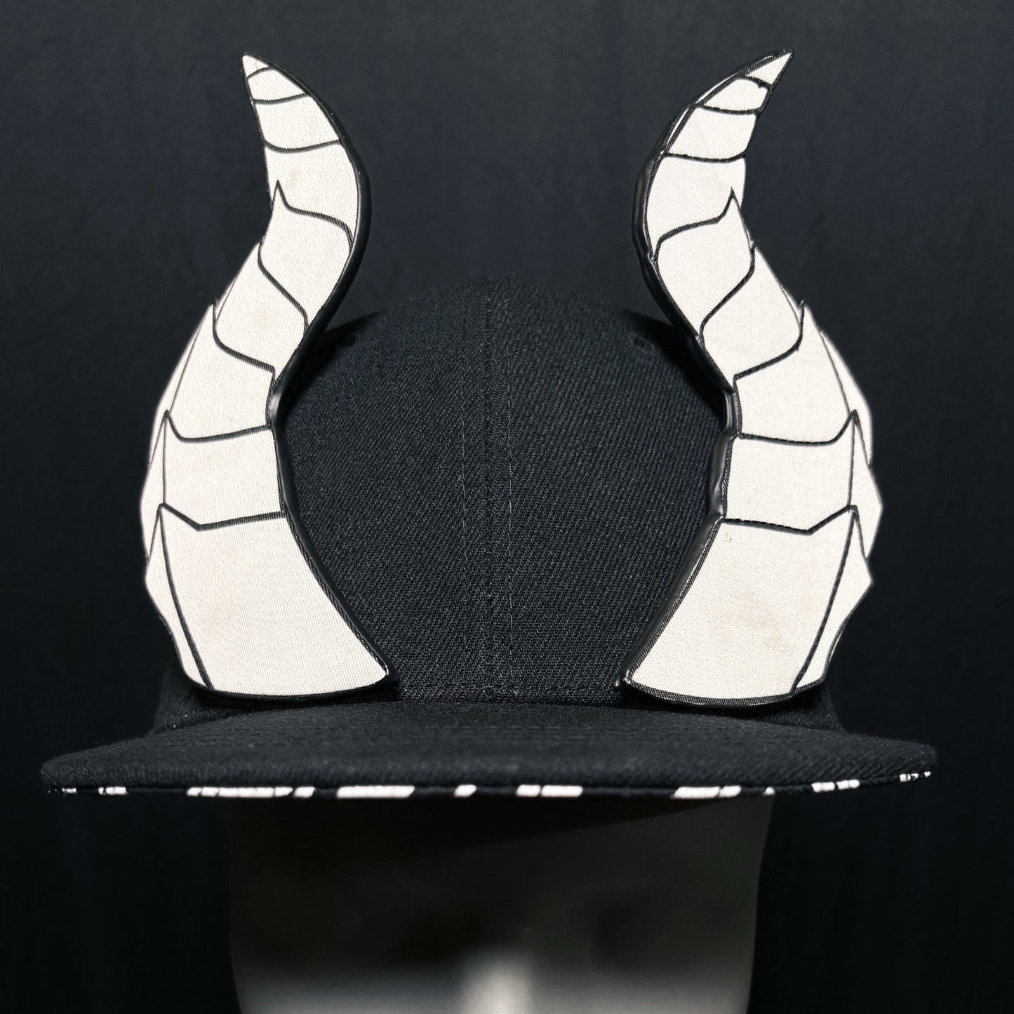 White Jagged Horns