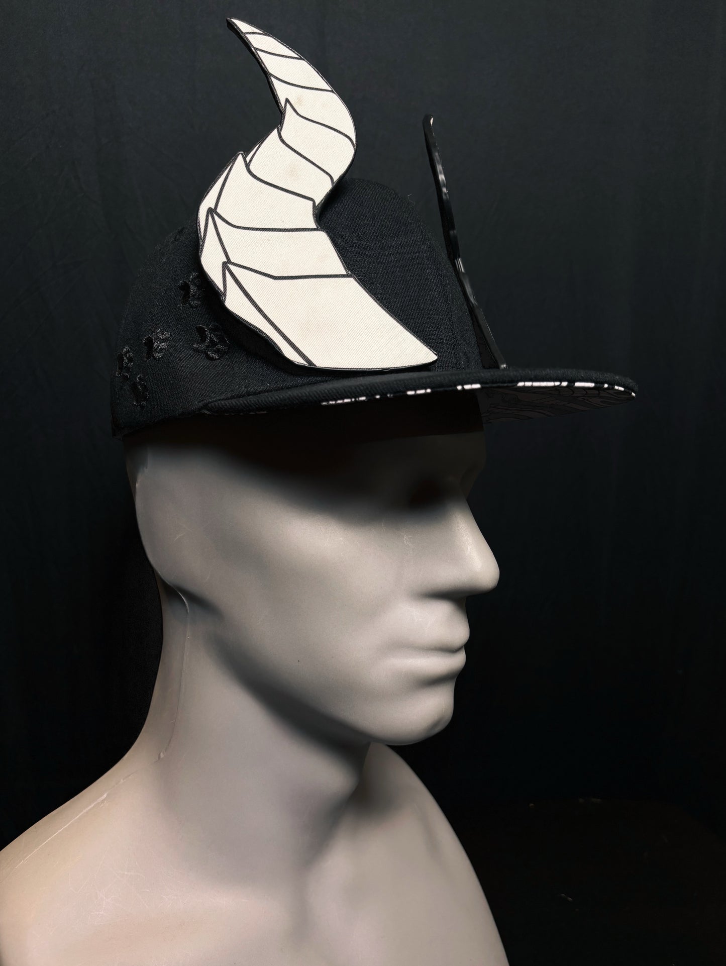 White Jagged Horns