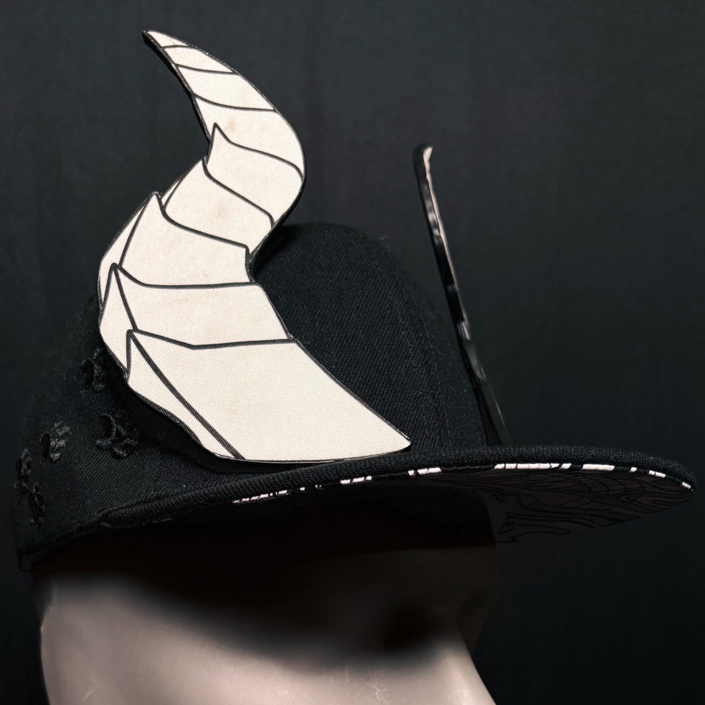 White Jagged Horns